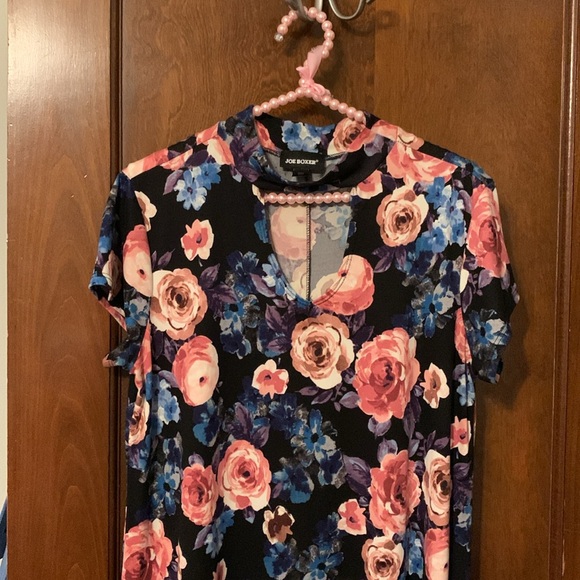 Joe Boxer floral tunic top with mock neck and keyhole cutout in front 😍😍😍 - Picture 3 of 9